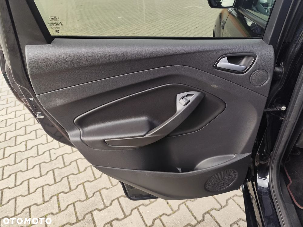 Ford Kuga 1.5 EcoBoost 2x4 ST-Line - 19