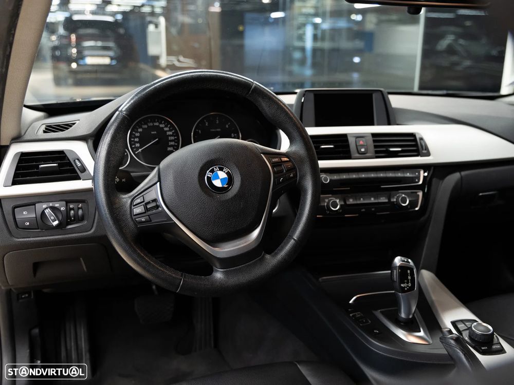BMW 318 d Line Luxury Auto - 3