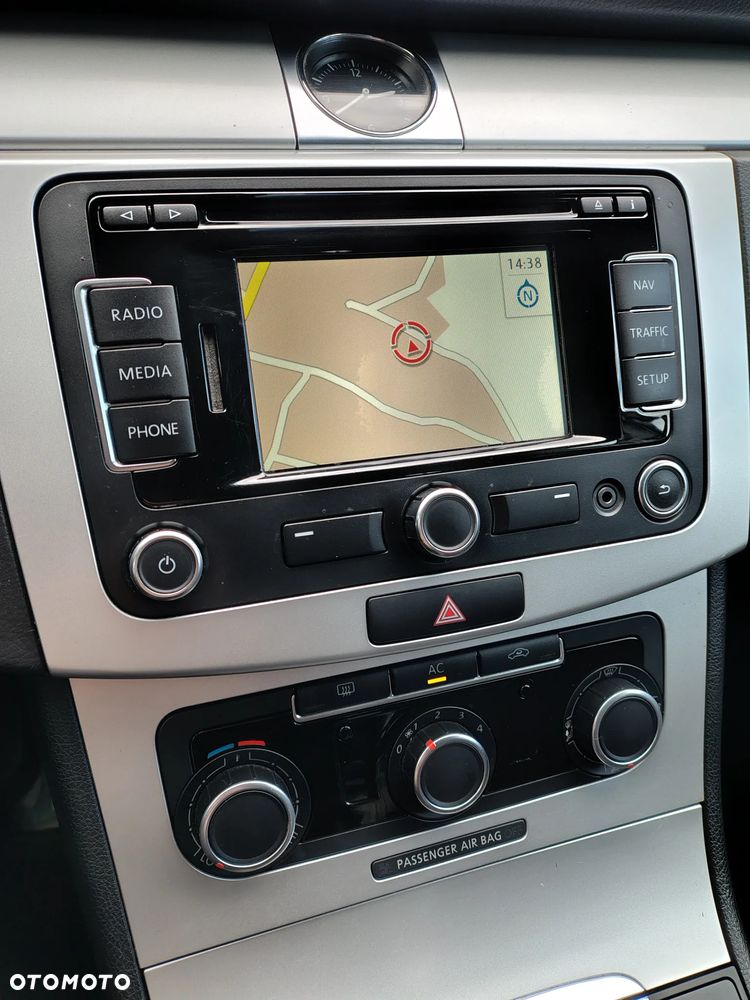 Volkswagen Passat 1.6 TDI DPF BlueMot Highline - 15