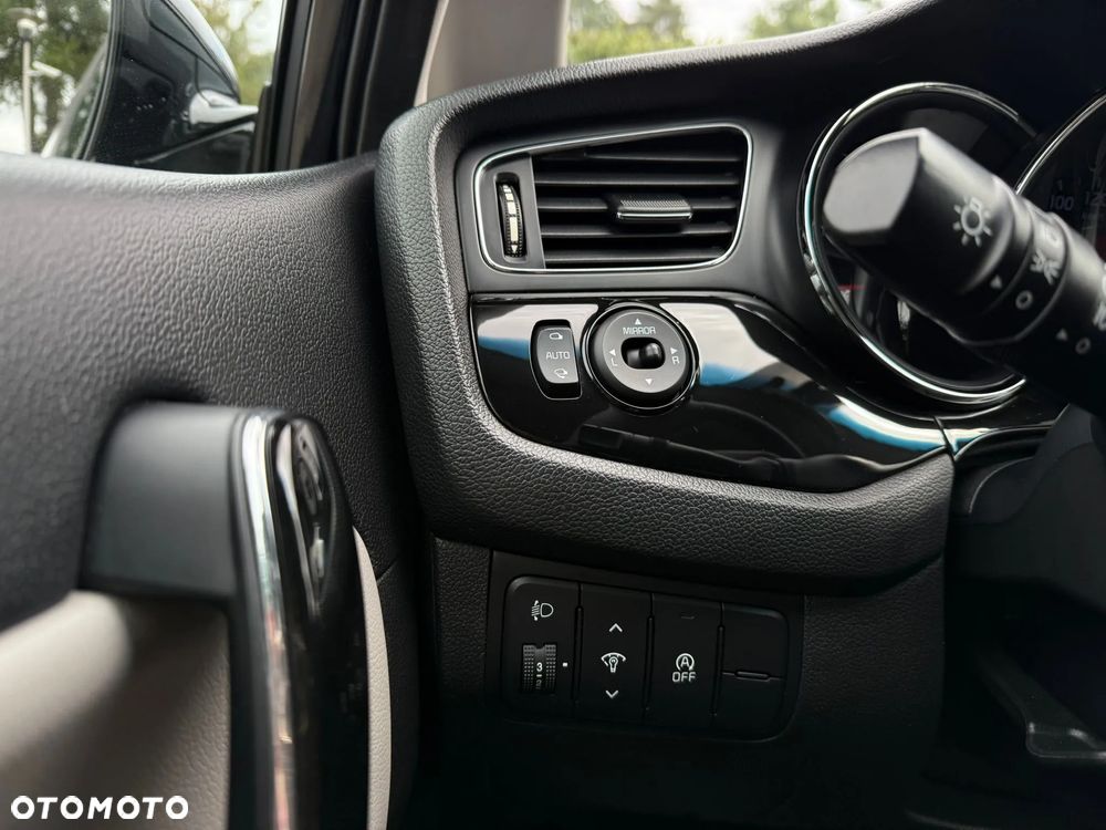 Kia Ceed 1.6 GDI SW Vision - 24