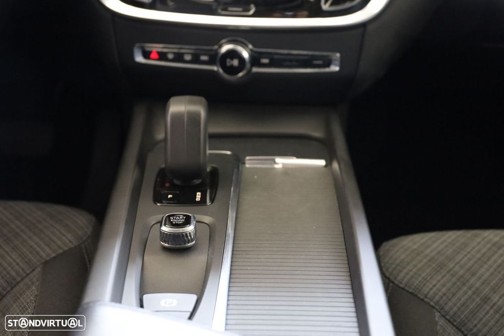 Volvo V60 2.0 B4 Momentum Geartronic - 15