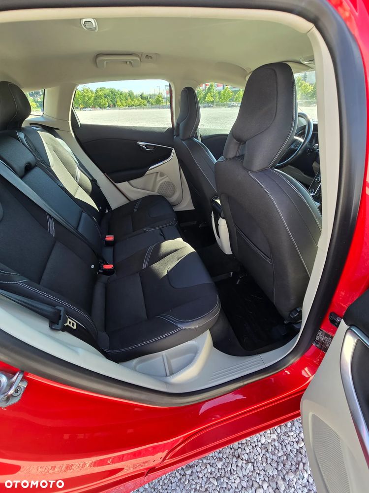 Volvo V40 T2 Drive-E Momentum - 22