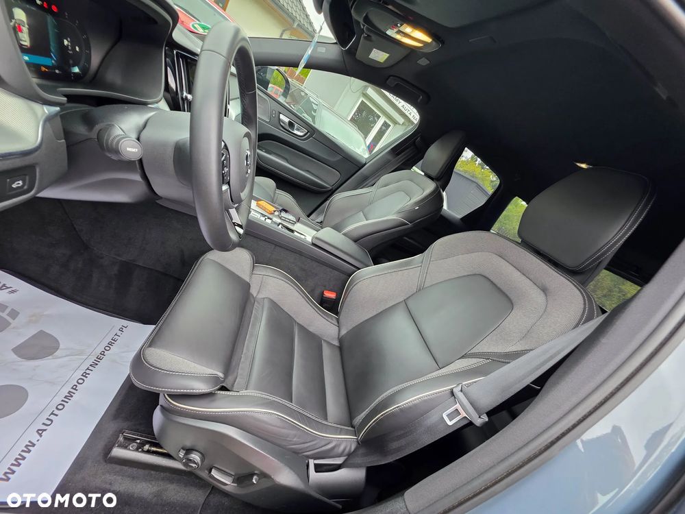 Volvo XC 60 B4 D AWD Plus Dark - 25