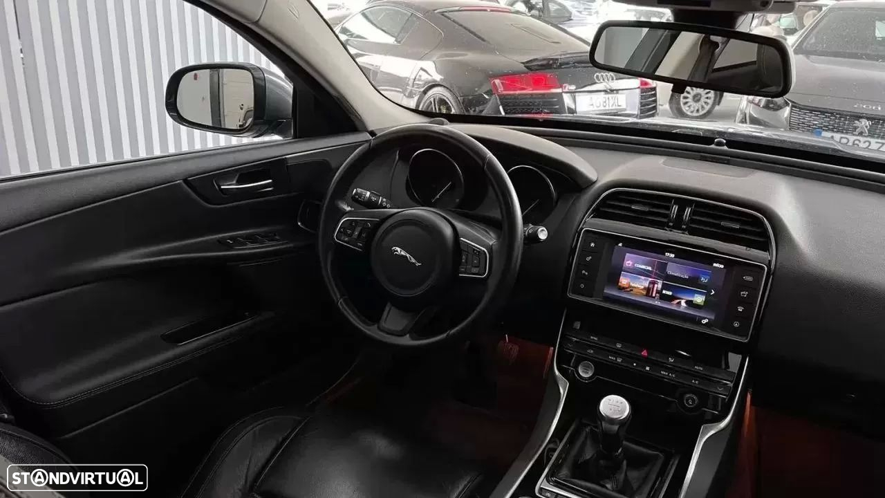 Jaguar XE E-Performance Prestige - 8