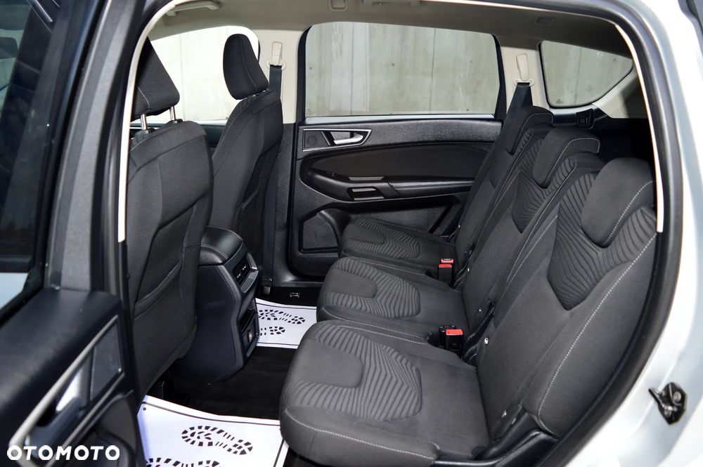 Ford S-Max - 11