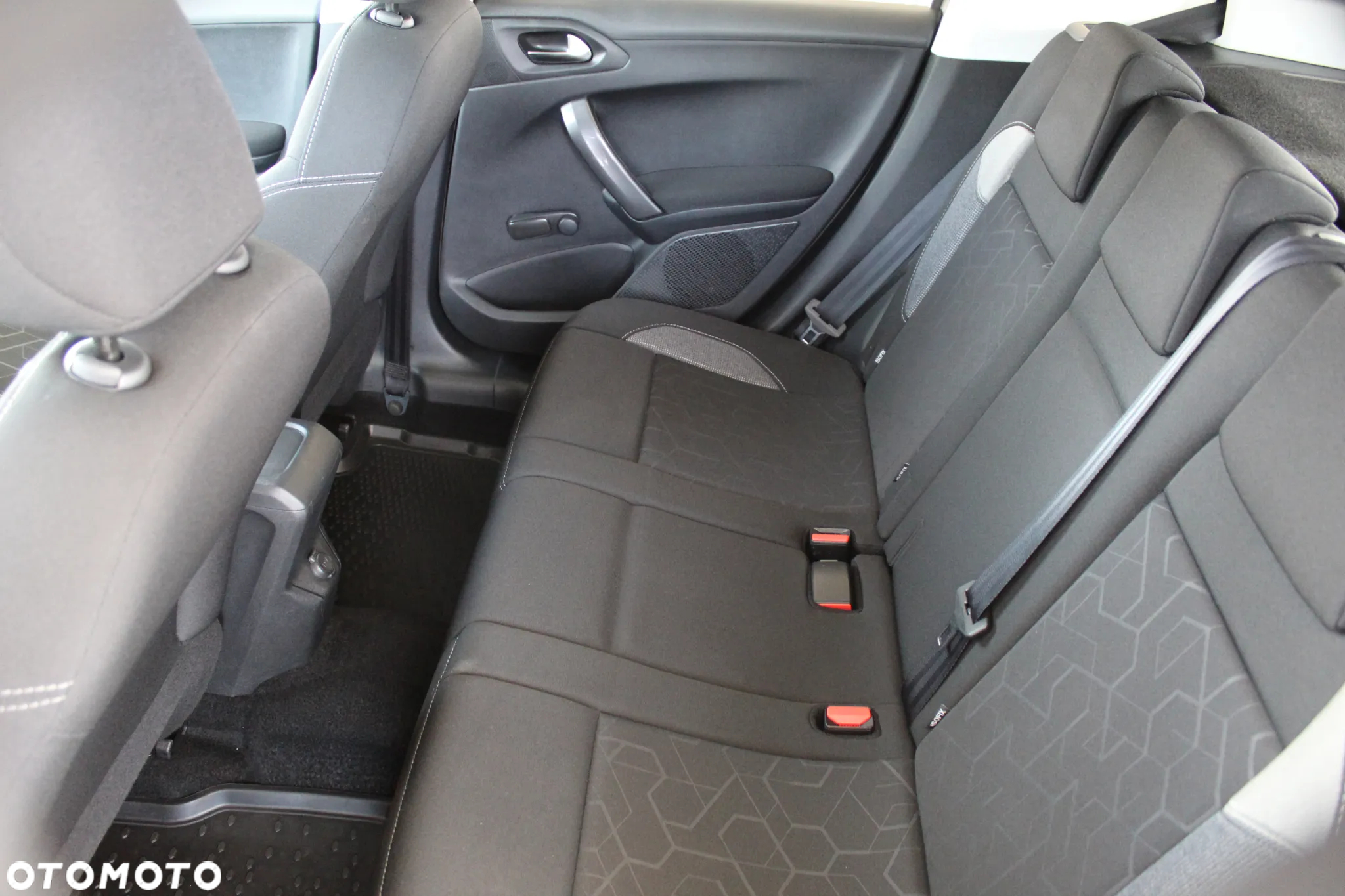 Peugeot 2008 1.2 Pure Tech GPF Style S&S EAT6 - 11