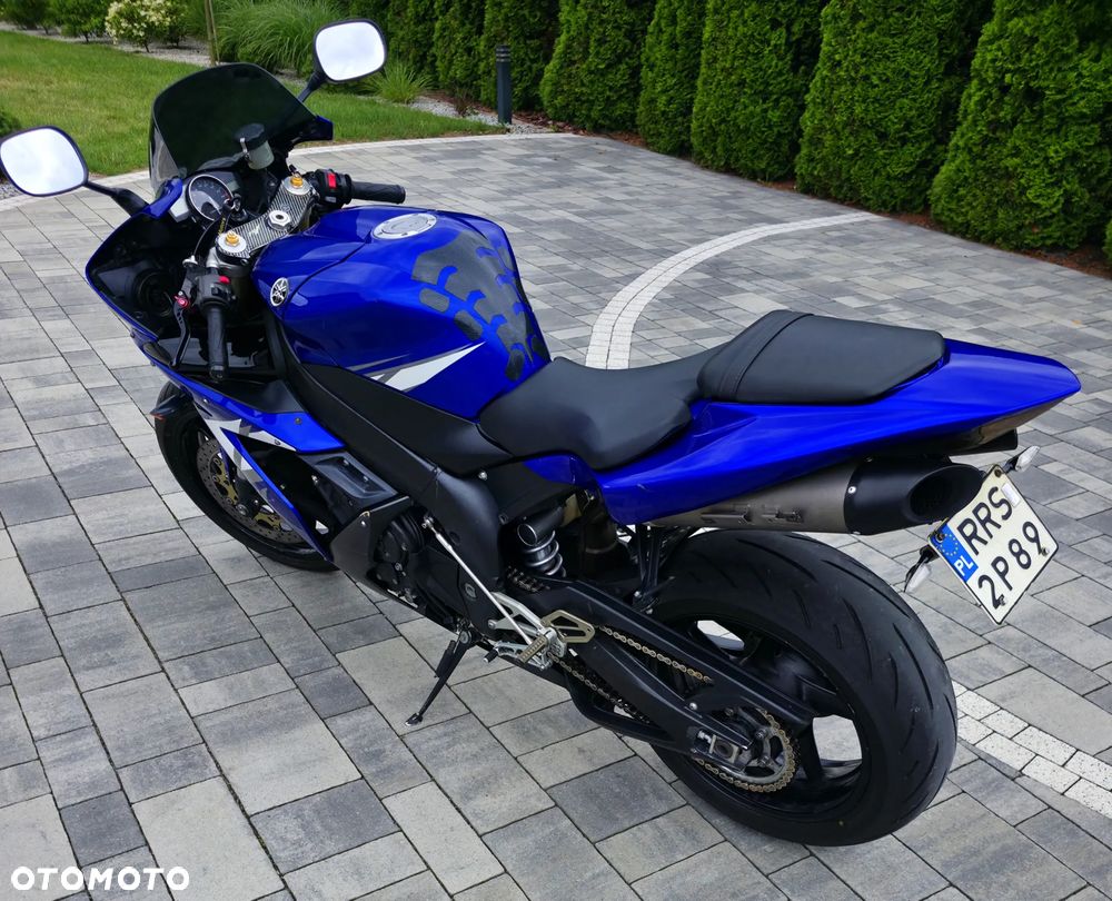 Yamaha R1 - 6