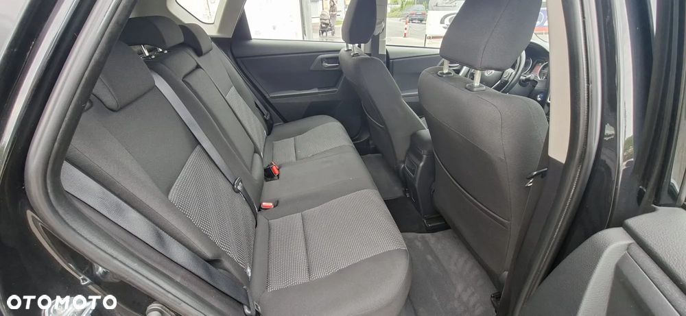 Toyota Auris 1.8 HSD Luna - 19
