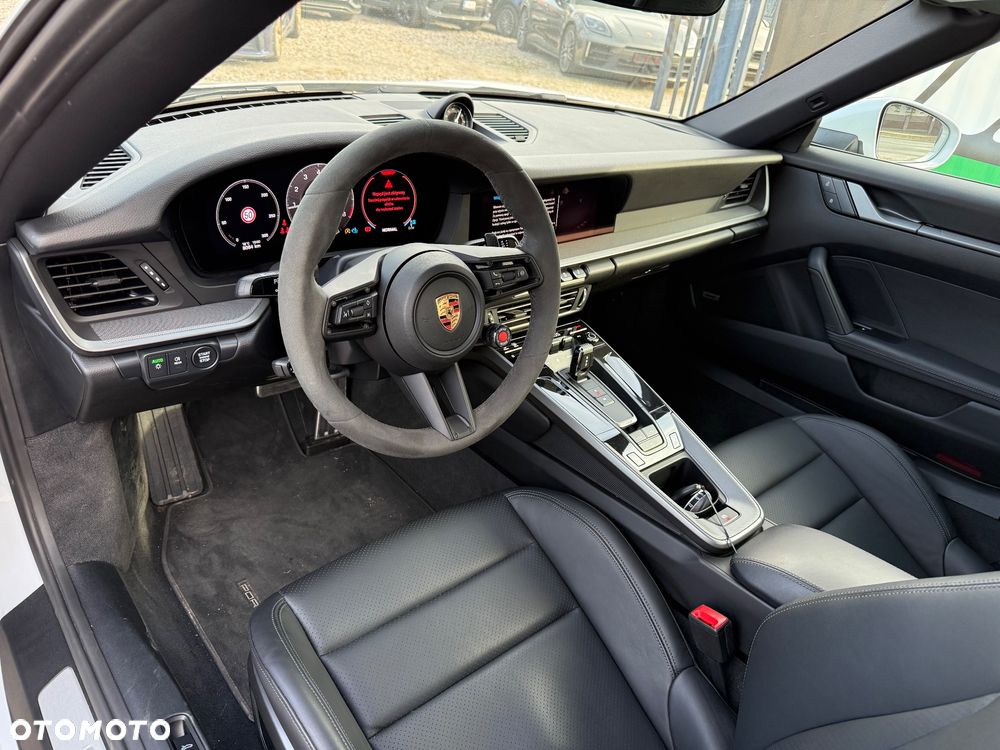 Porsche 911 Carrera PDK - 18