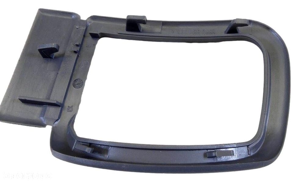 MERCEDES VITO W638 lewa ramka klamki wewnetrznej OE - 2