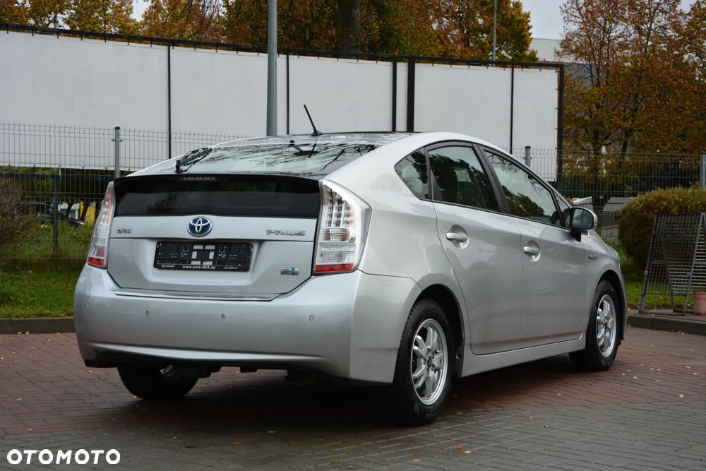 Toyota Prius 1.8 HSD Prestige - 26