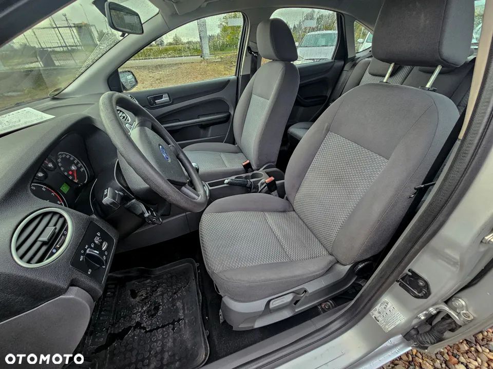 Ford Focus 1.6 Comfort - 24