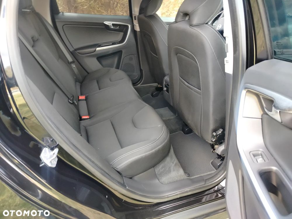 Volvo XC 60 D3 Drive-E Momentum - 21