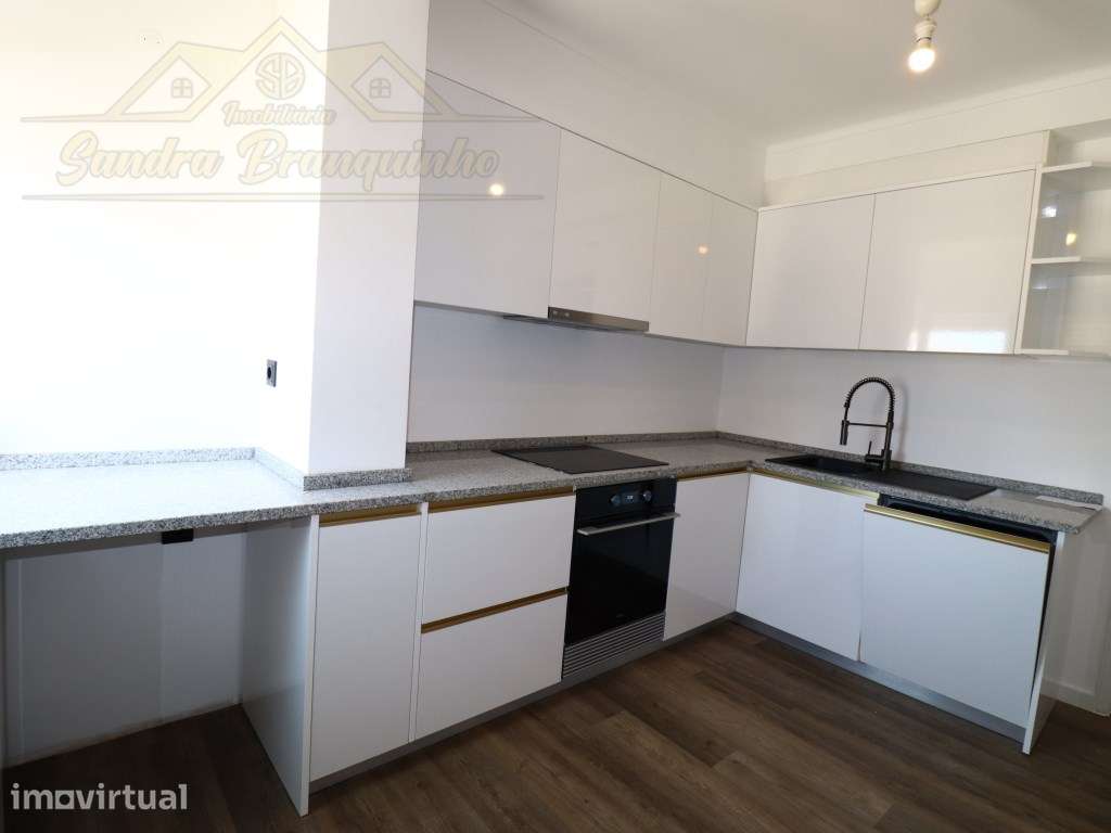 Apartamento T2 RENOVADO A 100M da praia - Grande imagem: 2/24