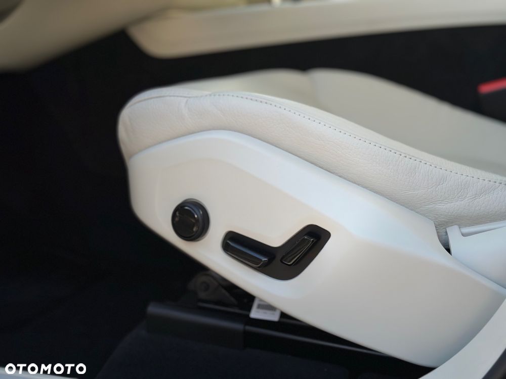 Volvo XC 60 B5 B AWD Plus Bright - 40