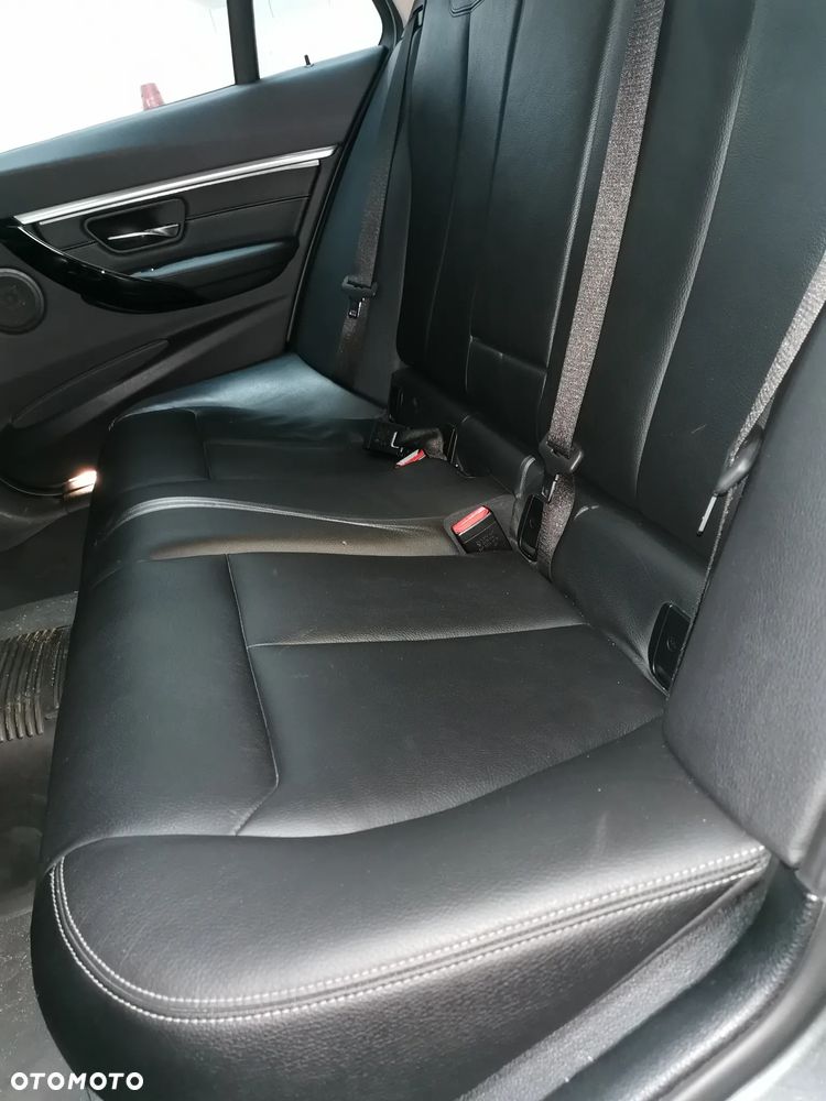 BMW Seria 3 330i xDrive Luxury Line - 18