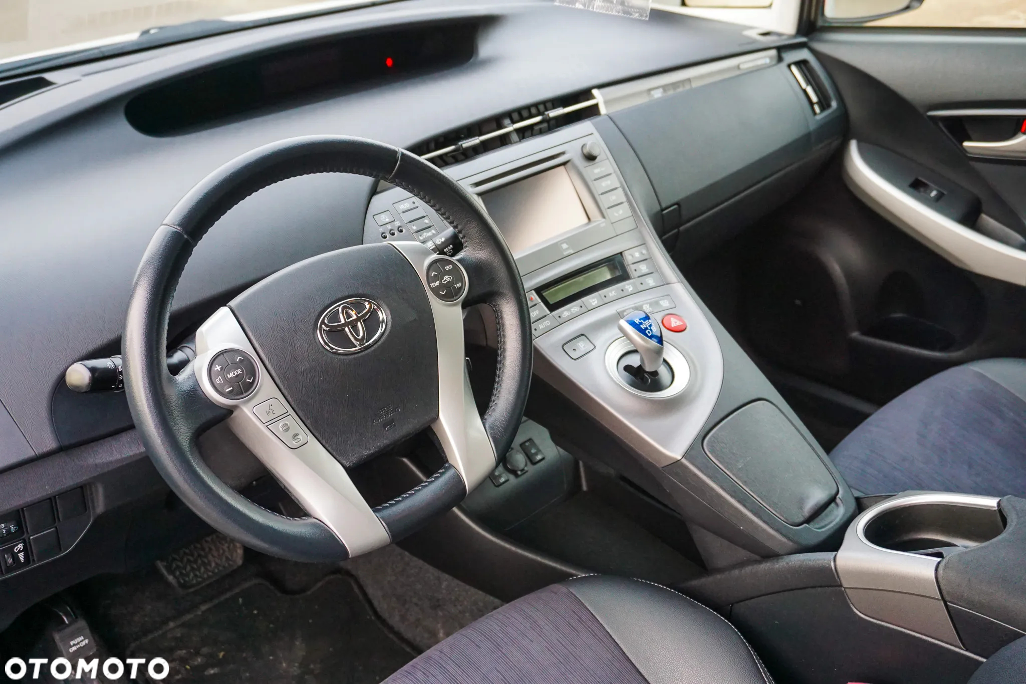 Toyota Prius Plug-in (Hybrid) Life - 5