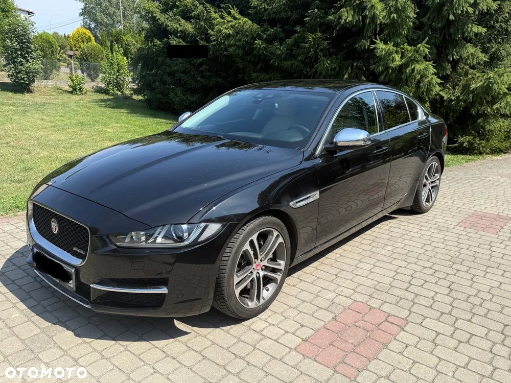 Jaguar XE 2.0 D Prestige - 4