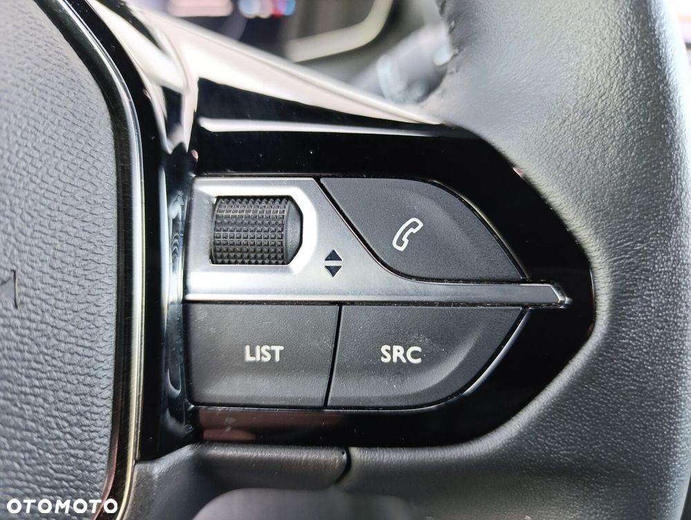 Peugeot 2008 PureTech 100 Allure S&S BVM6 - 28