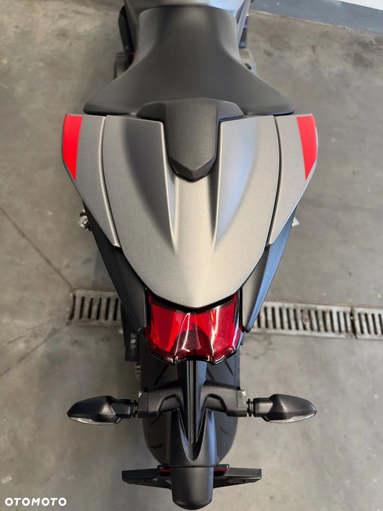 Triumph Speed Triple - 40