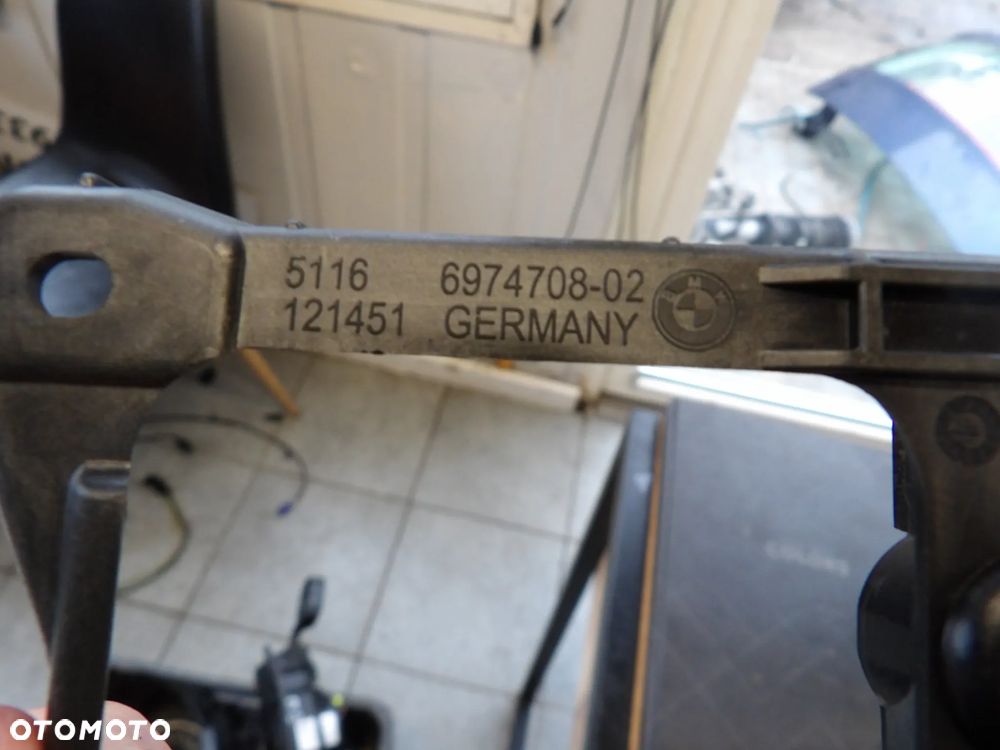 BMW - E60,E61 - OSŁONA , RAMKA , UCHWYT , MOCOWANIE KONSOLI - 6974708 - 2