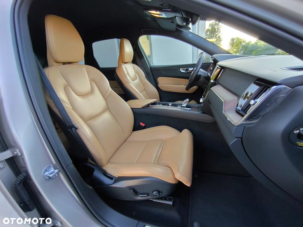 Volvo XC 60 B5 B AWD Plus Bright - 18