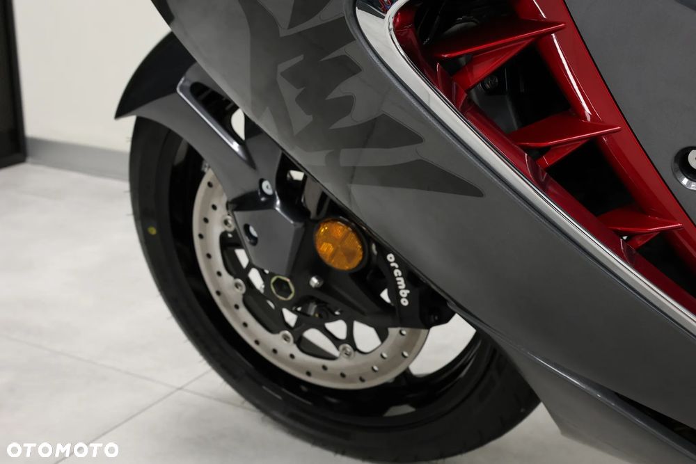 Suzuki GSX - 33