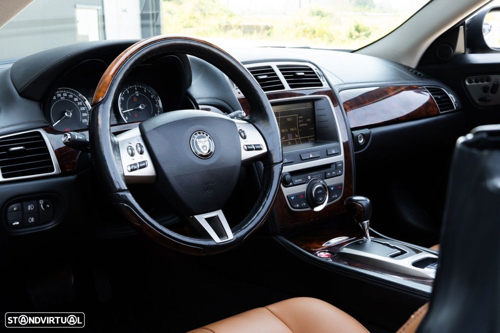 Jaguar XK XK8 4.2 Covertible Classic - 11