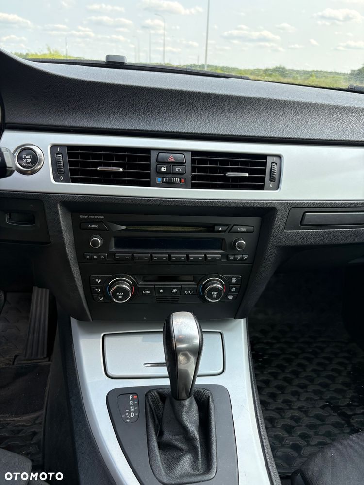 BMW Seria 3 320i - 11