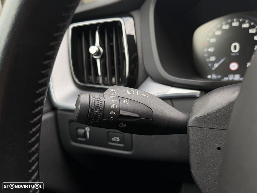 Volvo XC 60 2.0 D4 Momentum Plus Geartronic - 32