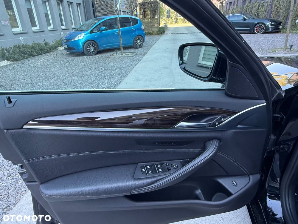 BMW Seria 5 530i xDrive Sport - 17