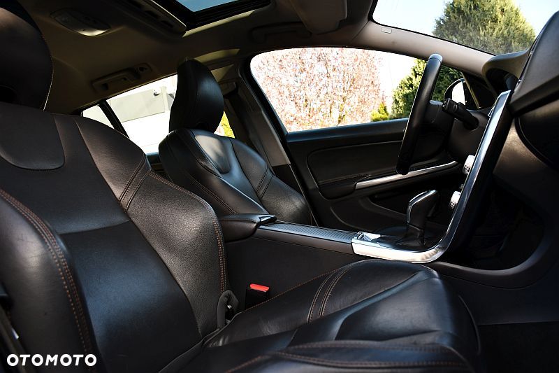 Volvo V60 Cross Country D4 Geartronic Summum - 24