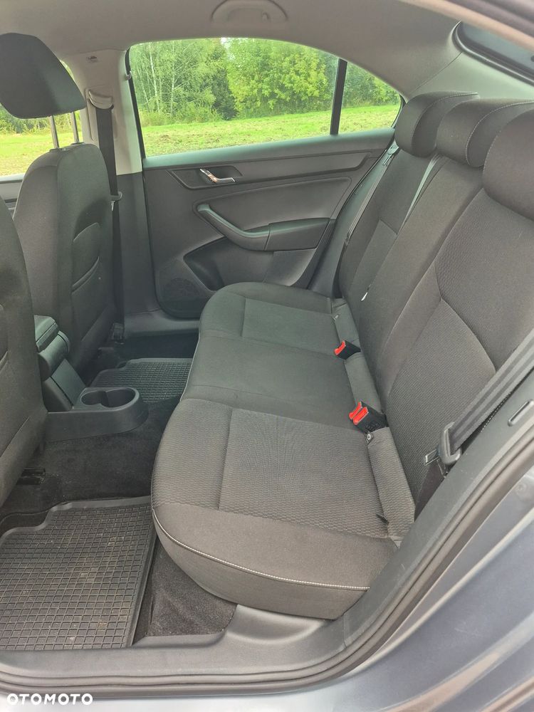 Skoda RAPID 1.2 TSI Ambition - 9