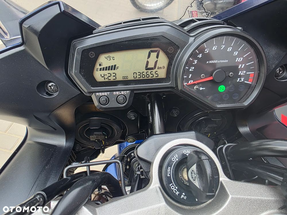 Yamaha FZ - 32