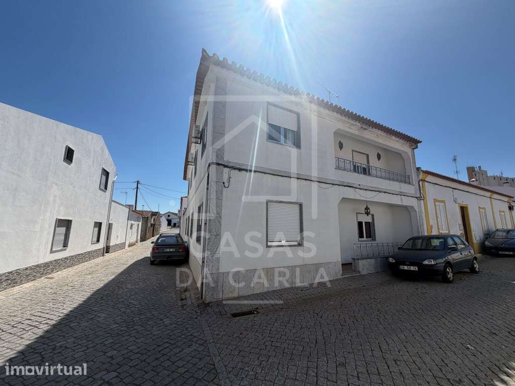 Moradia Familiar de Excelentes Áreas e Grande Potencial - Grande imagem: 2/50