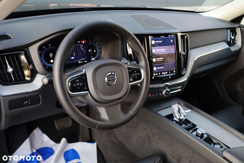 Volvo XC 60 B5 B AWD Plus Dark - 21