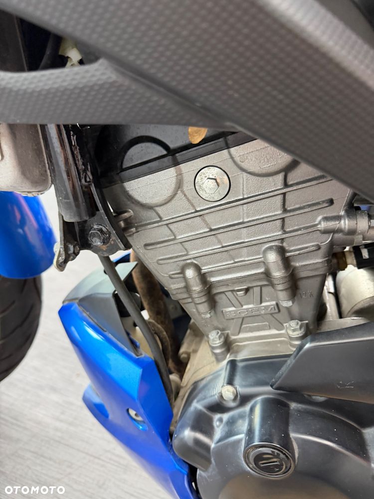 Suzuki GSX - 23