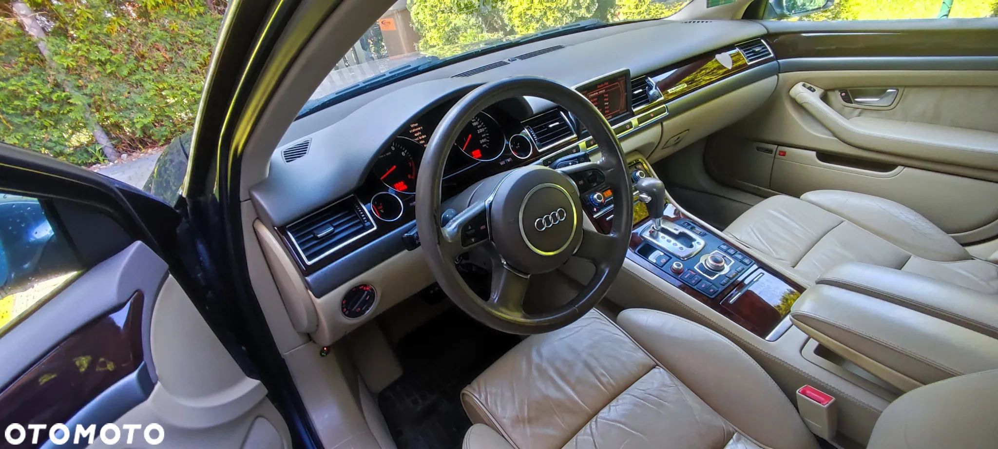 Audi A8 4.2 Quattro - 1