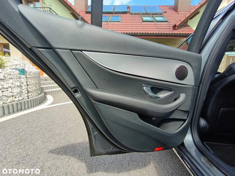 Mercedes-Benz Klasa E 200 CGI BlueEFFICIENCY Automatik Avantgarde - 29