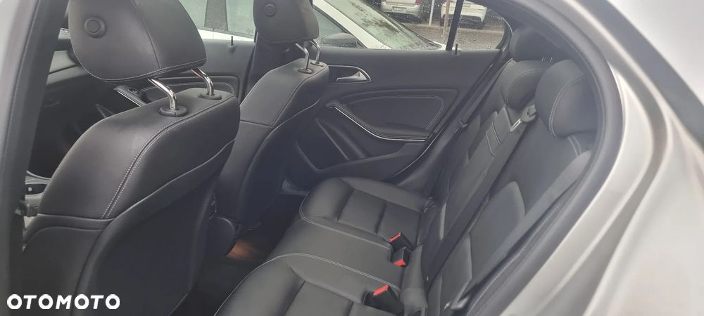 Mercedes-Benz GLA 250 4Matic 7G-DCT - 30