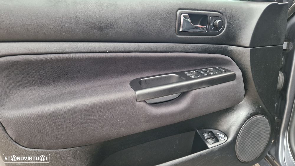 VW Jetta 1.9 TDi Confortine DSG - 19