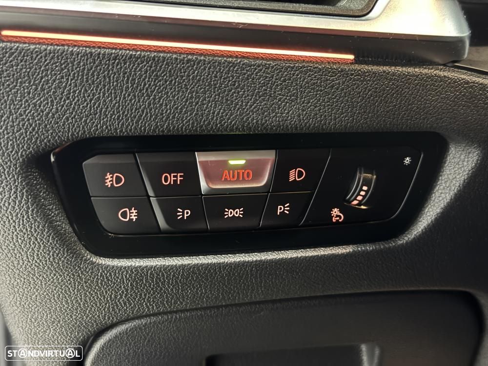 BMW 318 d Aut. Sport Line - 32