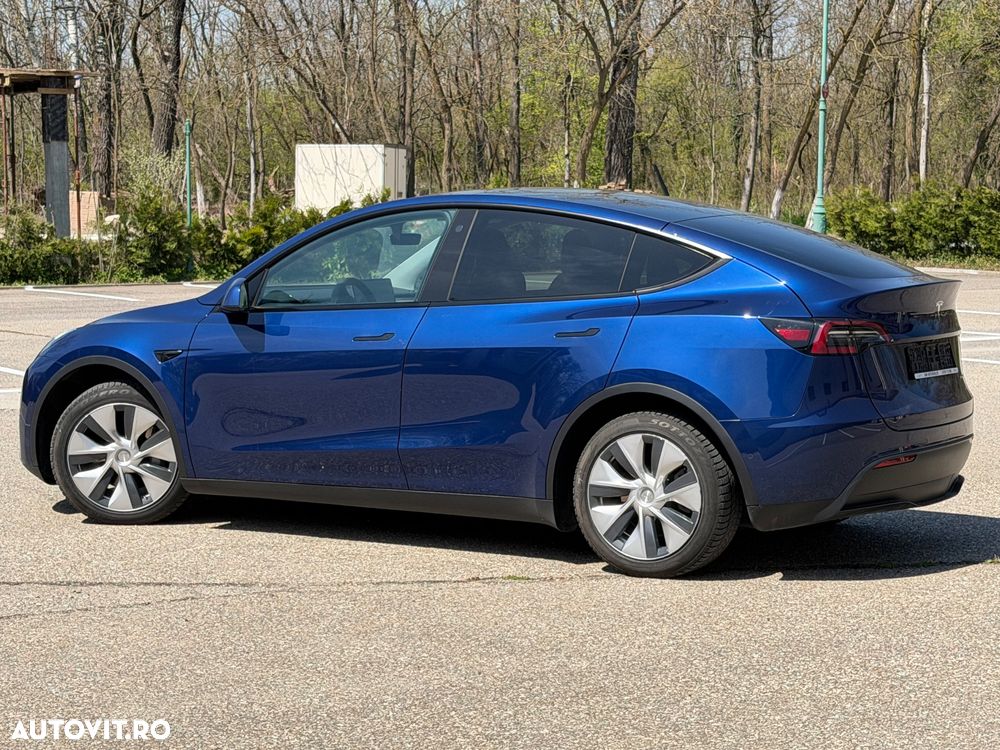 Tesla Model Y - 16