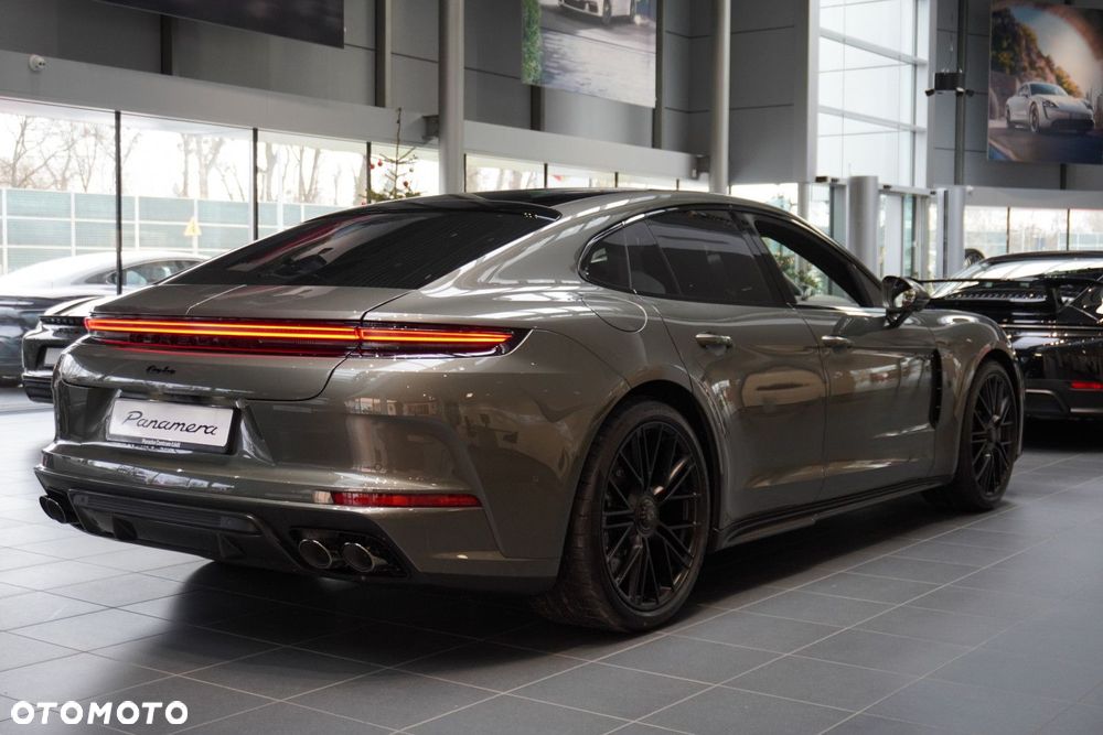 Porsche Panamera - 4
