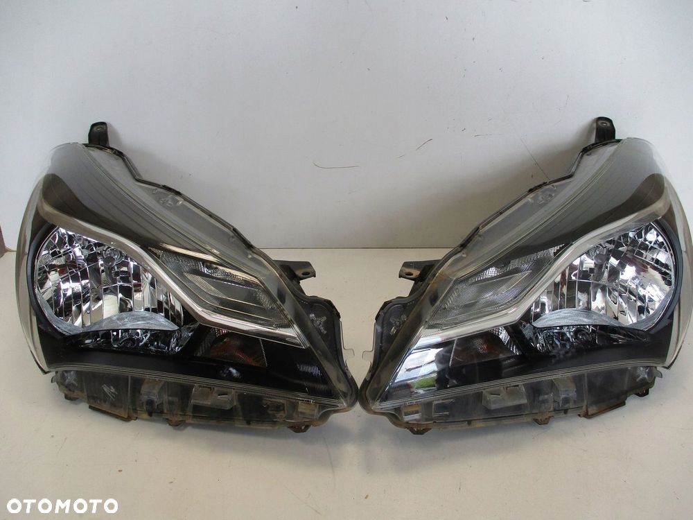 Lampa TOYOTA YARIS 3 III PRAWA 17R - 1