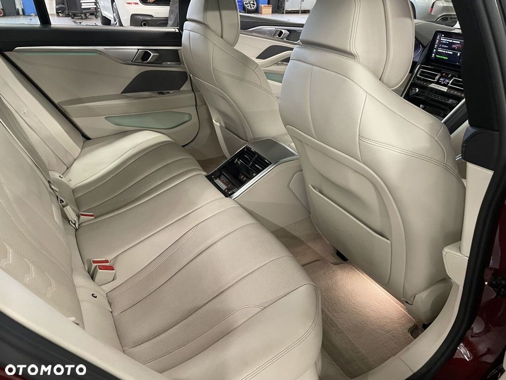 BMW Seria 8 - 24
