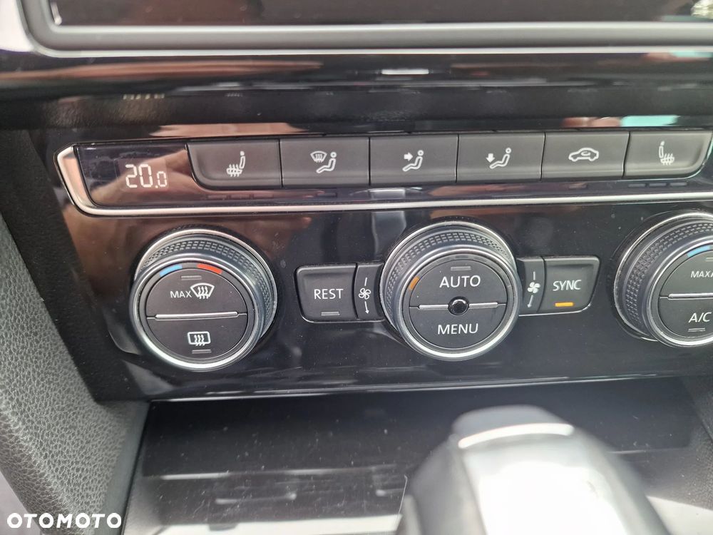 Volkswagen Passat - 17