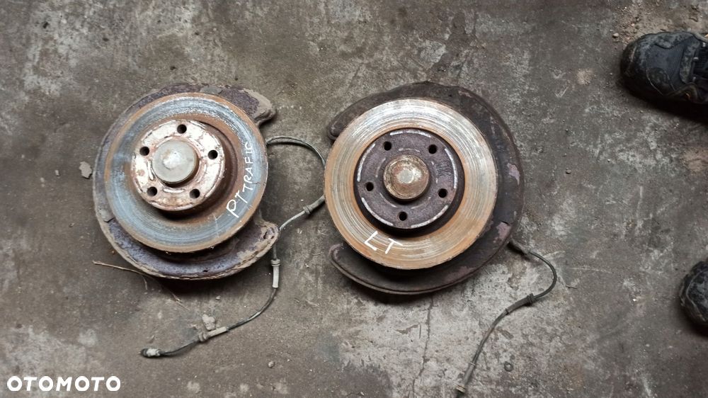 czop piasty koła tyl trafic vivaro primastar 01-14 - 3