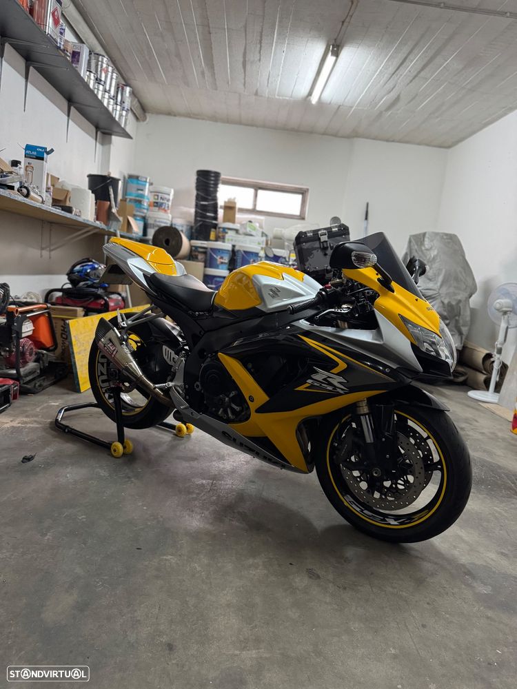 Suzuki GSX-R - 4