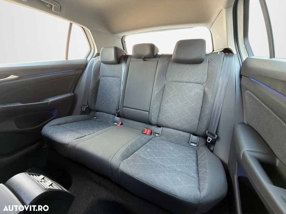 Volkswagen Golf - 22